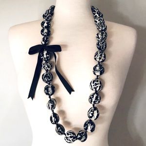 Black & White Jewel Nut Kukui Nut Lei Necklace